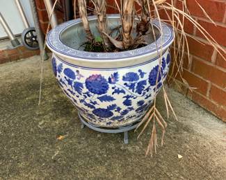 #123 Blue & White Ceramic Pot - 14" Round x 13 $25.00
#124 Blue & White Ceramic Pot - 14" Round x 13 $25.00