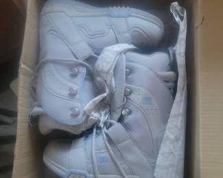 Boots in box DC