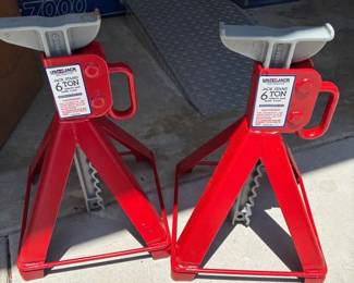 BK1296Ton Stands