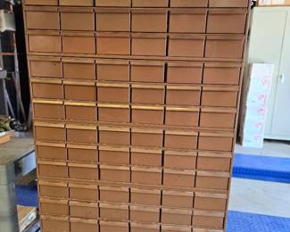 BK142Storage drawers
