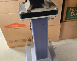 BK112Ridgid Anvill on casters