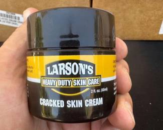 BK137Larsons Cracked Skin Care Lotion Larsons
