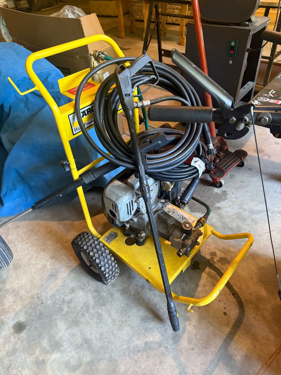 High pressure washer Karcher
2300 PSI
2.5GPM
5.0 Hp