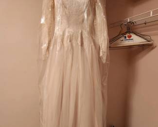 VINTAGE WEDDING DRESS