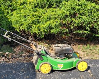 JOHN DEERE MOWER