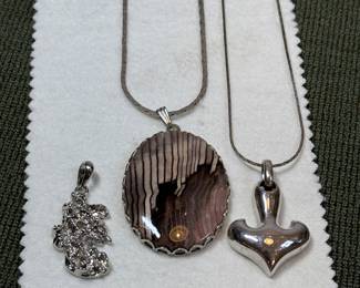 Pendant necklaces