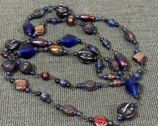 Glass bead strand