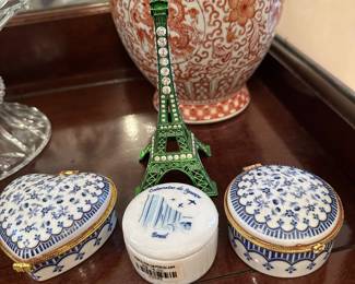 Porcelain boxes