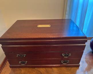 Jewelry box