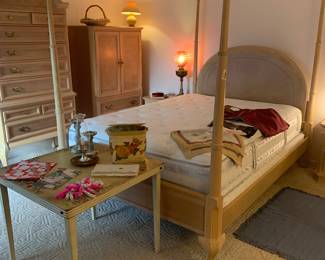 Poster bed and more
