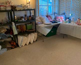 Linens, lamps, decor 