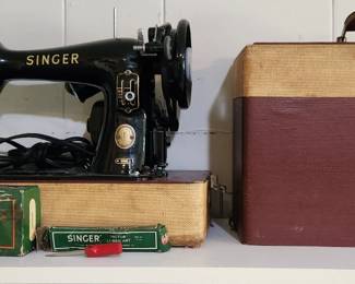 Singer 99K with attachments and case