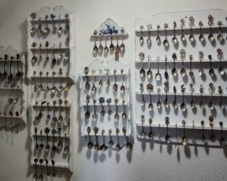 Souvenir spoons