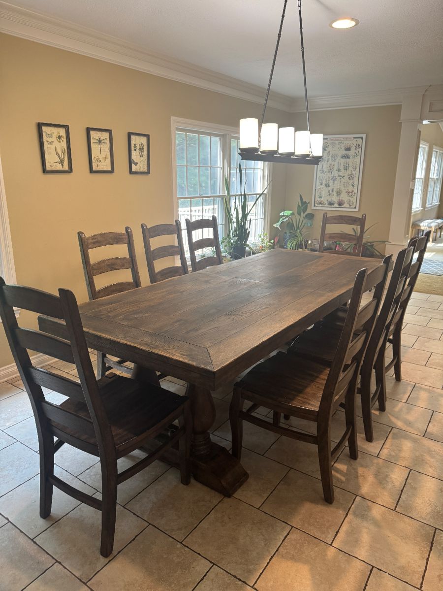 Photo 1 of 4 Beautiful Pottery Barn Table w/8 Chairs