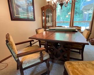 oak dining table with table protectors and 8 upholstered chairs – 68” to 104” with 3 leaves