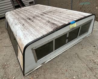 pickup bed lid, in excellent condition other than dirt