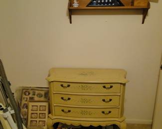 Beautiful small dresser
