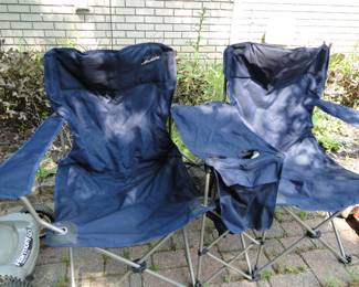 Dual folding chairs, watch games from the sidelines in these very comfortably