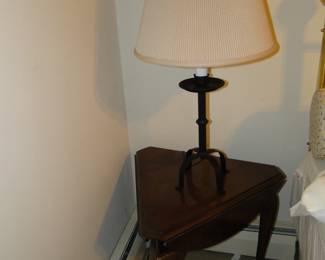 Triangle corner table, that magically turns into a round table