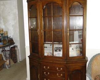 Large hutch, would be great to turn into a coffee, tea, or juice bar