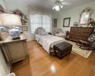 Guest Bed 2
- Twin Tempur-pedic Mattress. Adjustable, Massage, night- light
- Antique 1800s Victorian Dome Top Alligator Steamer Trunk with interior tray.
- Cabbage Rose Floral, Chaise Lounger