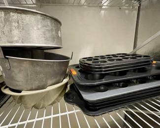 Baking Storage Pantry
Bunt pans, muffin pans