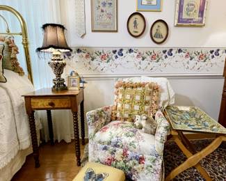 Guest Bed 1
- Barley Twist with 1 drawer Side table
- Floral Boudoir Chair
- Embroidered Butterfly Foot Rest
- Black Capodimonte Lamp pair