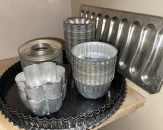 Baking Storage Pantry
Pie pans, baking cups