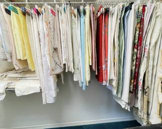 Linen "Lalapalooza" Closet in Guest Bed 3-