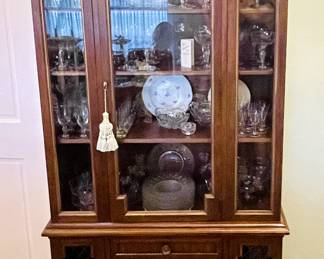 Drexel (?) Chinoiserie China cabinet
Pagoda top with finials