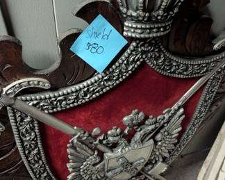 Wall mount Knoight's crest large