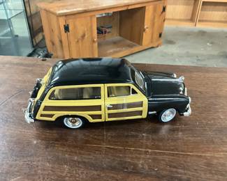 Die Cast 1949 Ford Woody Wagon Car
