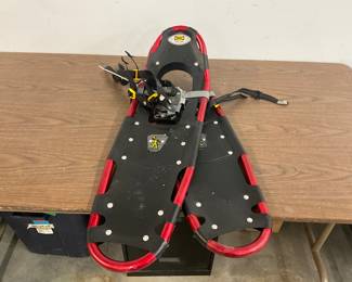 Atlas 833 Red Snowshoes