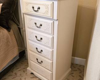 Vintage Lea 5-Drawer Chest of Drawers Cream Color Ornate Design Bedroom Furniture