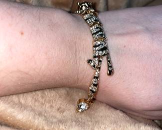 KATGI Fashion 18K Gold Plated Lovely Tiger Austrian Crystal Bangle Bracelet  $24