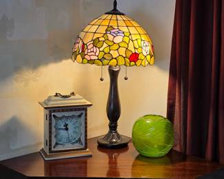 TIffany style lamp, vintage clock