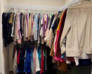 21 LargeAssortedWomenClothingLotMixedStylesBrandsColors