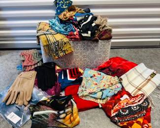 80 MassiveLotofScarvesGlovesChicosCoverUpTopsFullBin