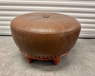 50 RoundFauxLeatherCrocTextureOttomanwButtonCenter