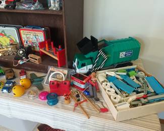 Construx and garbage truck
