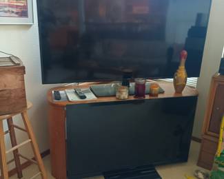 Large UHD smart tvs