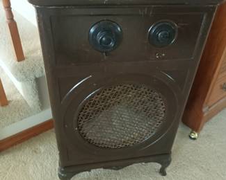 Vintage tube radio