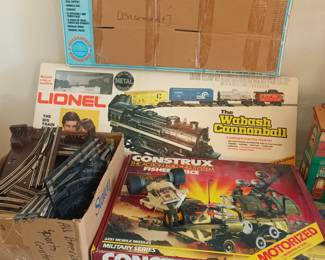 Trains and Construx motorized military set