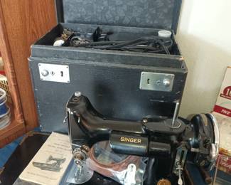 Singer Featherweight in box