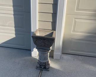 Outdoor pots and decor