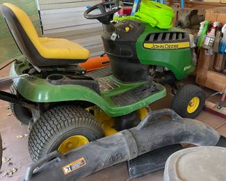 Ride on lawnmower 