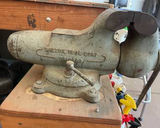 Massive vise