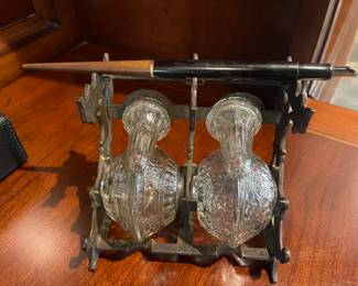 Ink well -
Excellent condition