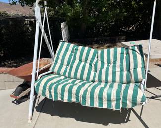 Swing bench