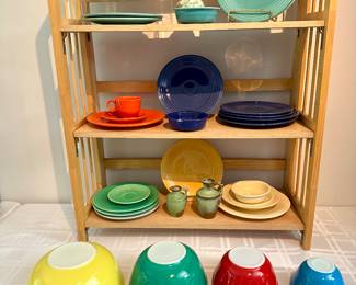 Pyrex in beautiful condition and vintage Fiestaware